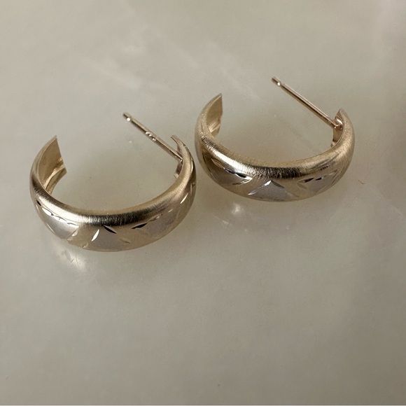 14k Solid Gold Two Toned Etched Post Earrings - Picture 4 of 16